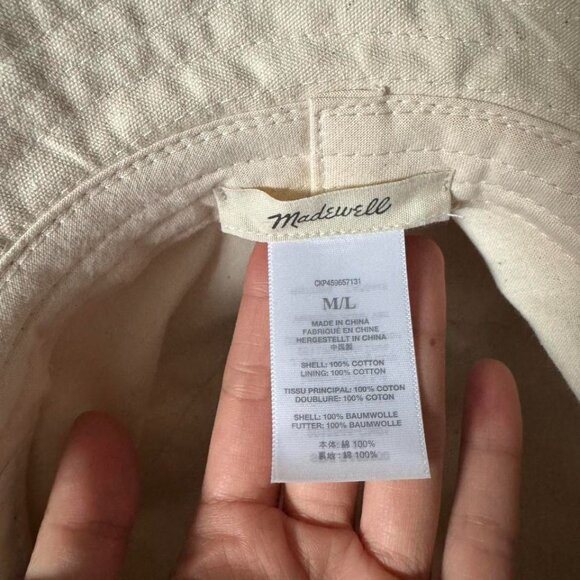 Madewell White bucket hat with adjustable strap Size M/L‎